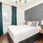 Daire Wola 12a By Homeprime Varşova